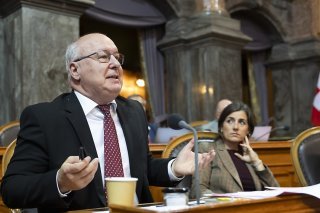 Cette motion conduira à la fin du choix du médecin pour les patients, a averti Pierre-Yves Maillard (PS/VD), en vain. KEYSTONE/PETER KLAUNZER
